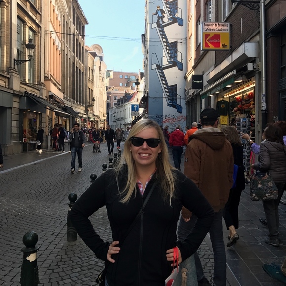 Meet your Posher, Emily - Picture 1 of 1